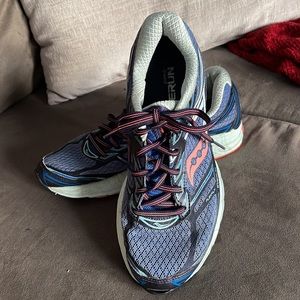 Women’s Saucony Running Shoes